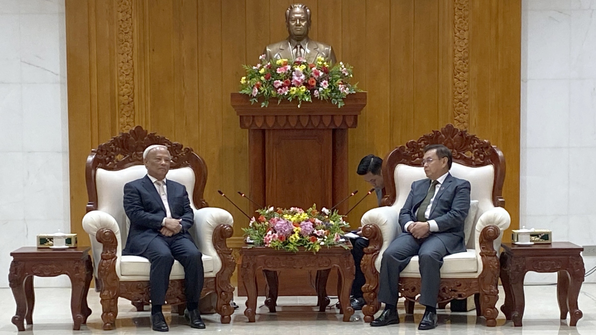Chủ tịch Quốc hội Lào đánh giá cao hợp tác Ủy ban Hòa bình hai nước Việt - Lào